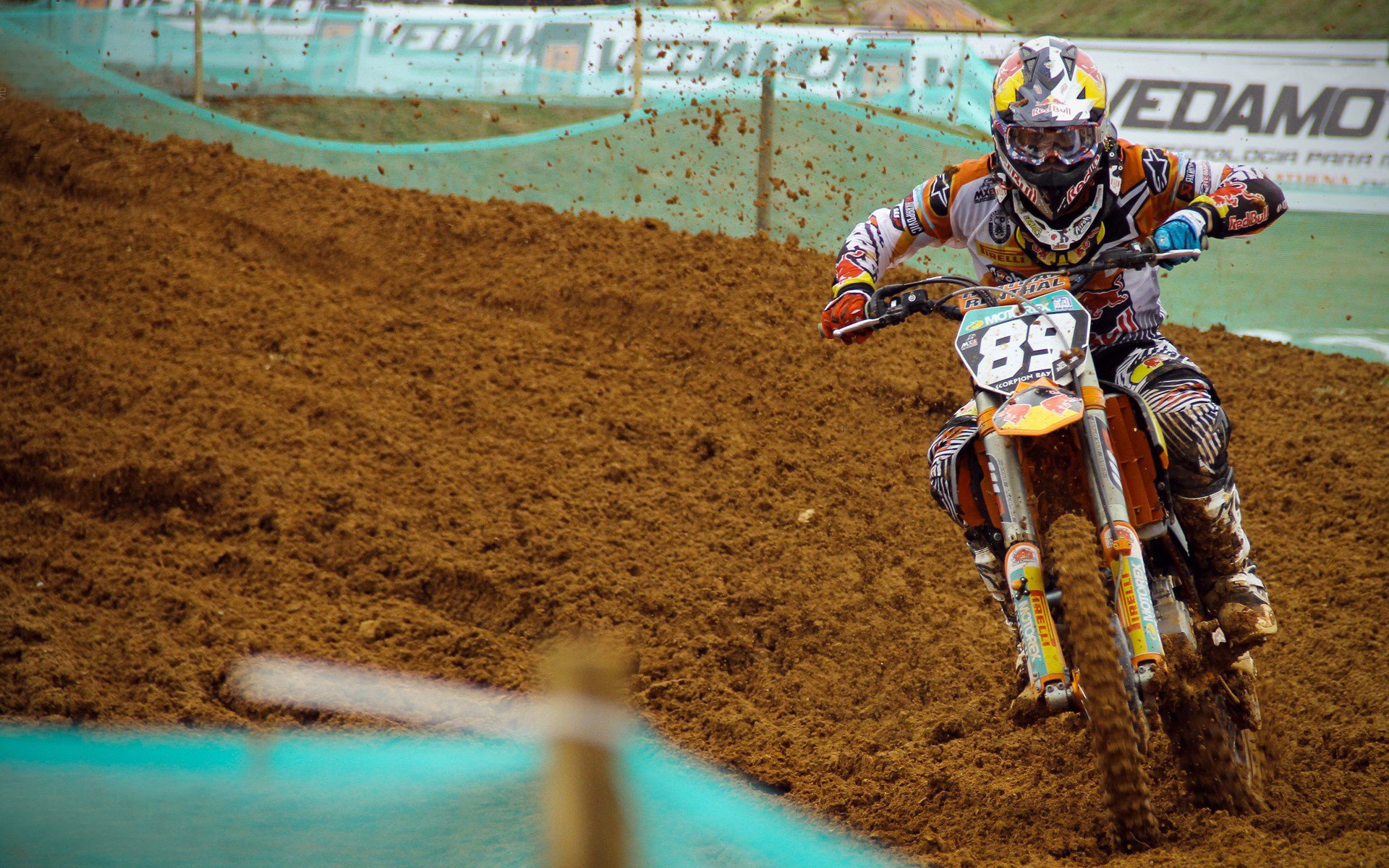 “生死瞬间：赛场上的危险时刻与救援奇迹”，生死瞬间视频集锦