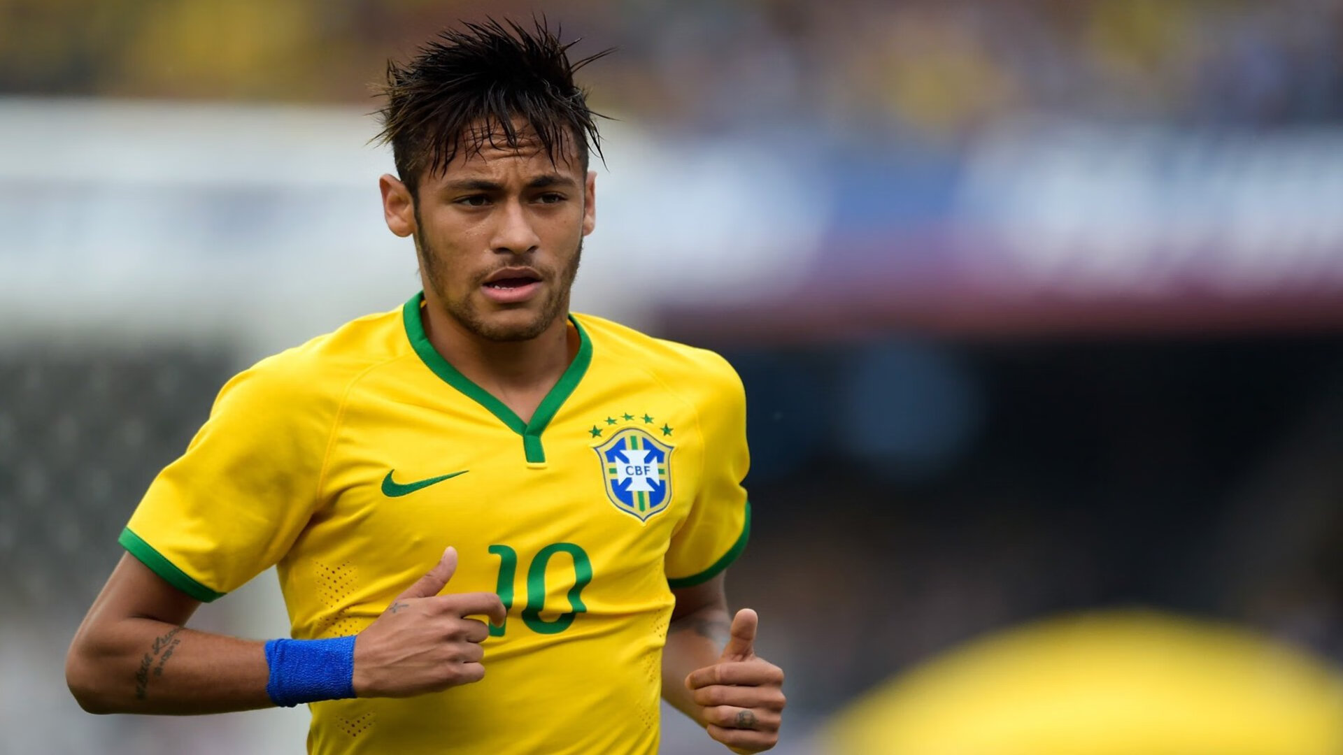 “英超豪门碰撞，争冠形势日趋激烈”，英超8大豪门